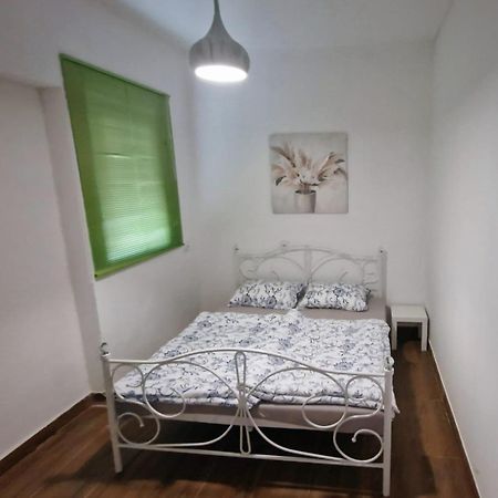 Apartman Lena Tusilovic Exterior photo