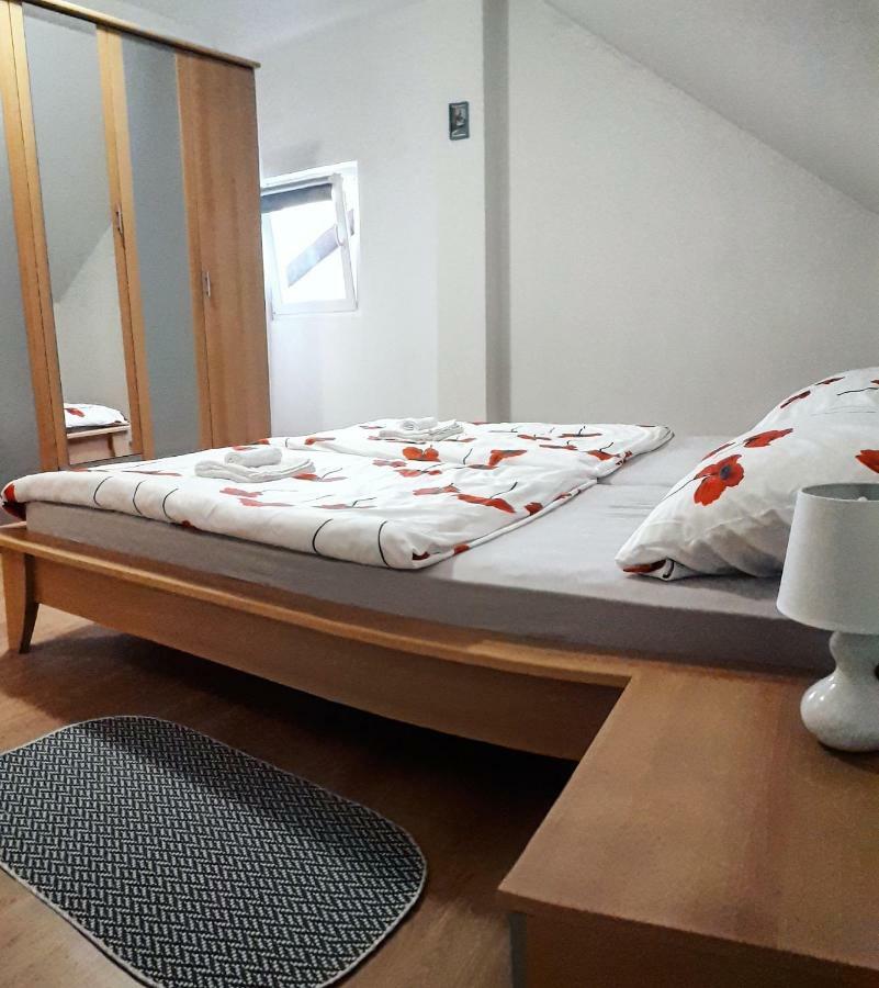 Apartman Lena Tusilovic Exterior photo